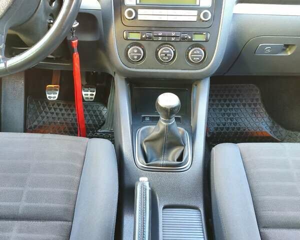 Серый Фольксваген Гольф, объемом двигателя 1.4 л и пробегом 221 тыс. км за 5600 $, фото 31 на Automoto.ua