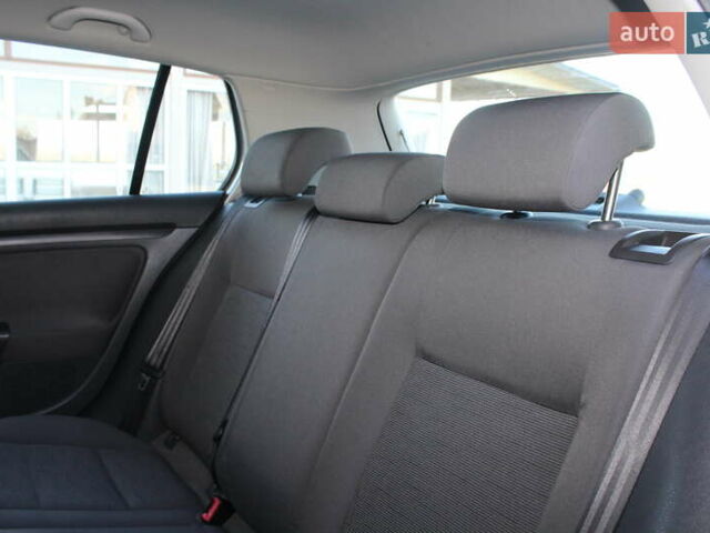 Серый Фольксваген Гольф, объемом двигателя 1.6 л и пробегом 195 тыс. км за 5890 $, фото 54 на Automoto.ua