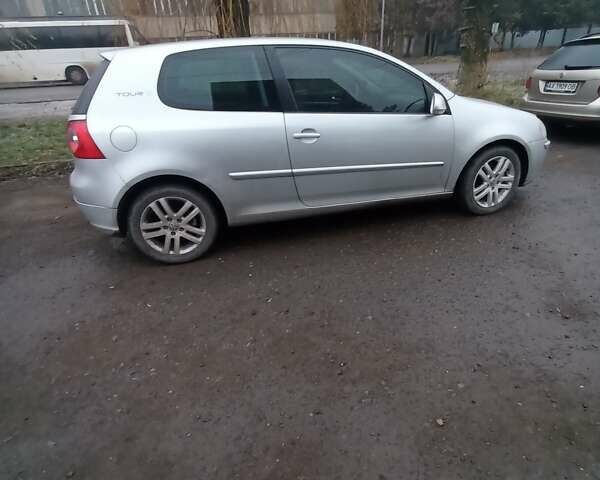 Серый Фольксваген Гольф, объемом двигателя 1.4 л и пробегом 210 тыс. км за 4800 $, фото 5 на Automoto.ua