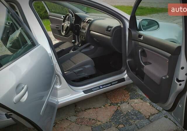 Серый Фольксваген Гольф, объемом двигателя 0 л и пробегом 200 тыс. км за 7100 $, фото 105 на Automoto.ua