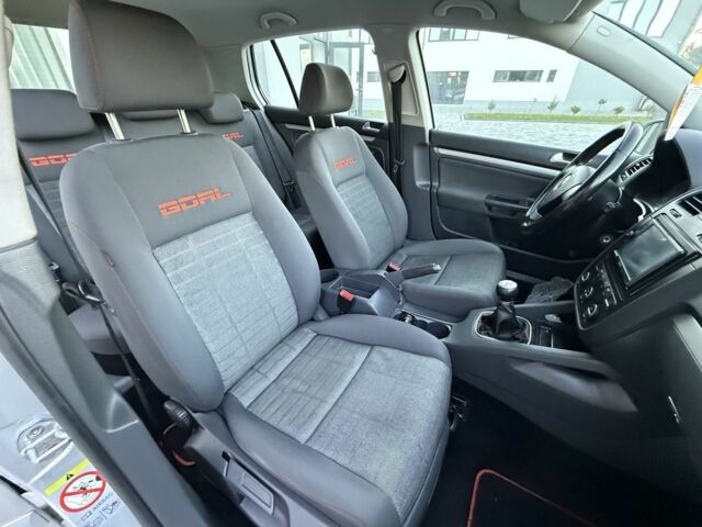 Серый Фольксваген Гольф, объемом двигателя 1.4 л и пробегом 175 тыс. км за 5700 $, фото 15 на Automoto.ua