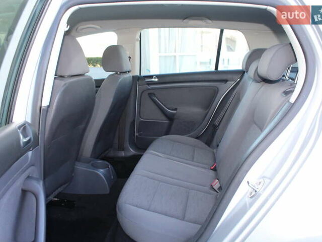 Серый Фольксваген Гольф, объемом двигателя 1.6 л и пробегом 195 тыс. км за 5990 $, фото 53 на Automoto.ua