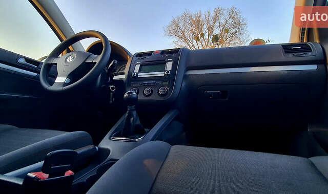 Сірий Фольксваген Гольф, об'ємом двигуна 1.6 л та пробігом 188 тис. км за 5350 $, фото 17 на Automoto.ua