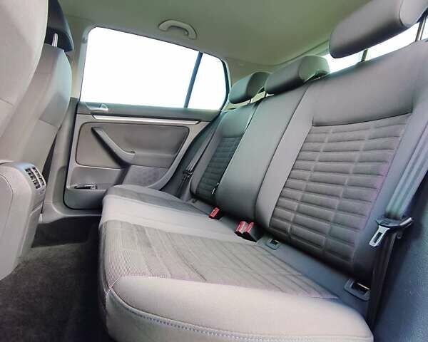 Серый Фольксваген Гольф, объемом двигателя 1.4 л и пробегом 221 тыс. км за 5600 $, фото 28 на Automoto.ua