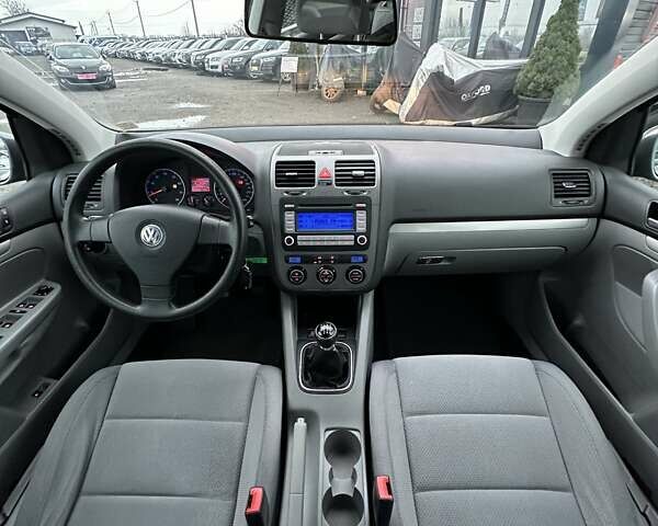 Серый Фольксваген Гольф, объемом двигателя 1.4 л и пробегом 233 тыс. км за 6750 $, фото 15 на Automoto.ua