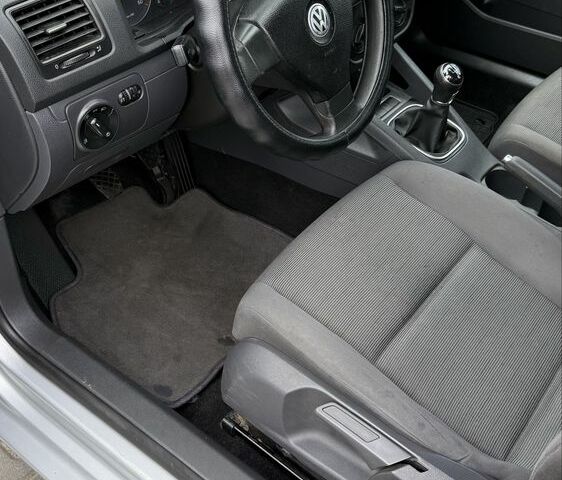 Серый Фольксваген Гольф, объемом двигателя 1.9 л и пробегом 219 тыс. км за 5199 $, фото 2 на Automoto.ua