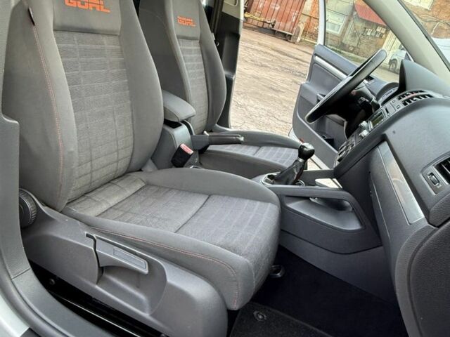 Серый Фольксваген Гольф, объемом двигателя 1.6 л и пробегом 198 тыс. км за 6500 $, фото 16 на Automoto.ua