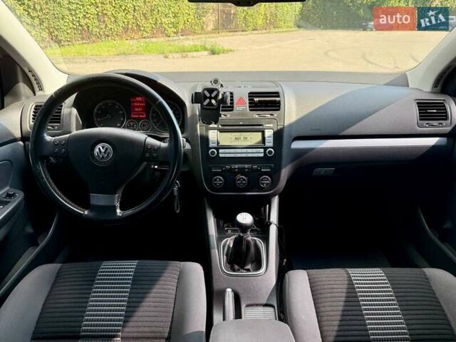 Сірий Фольксваген Гольф, об'ємом двигуна 1.39 л та пробігом 240 тис. км за 6200 $, фото 13 на Automoto.ua