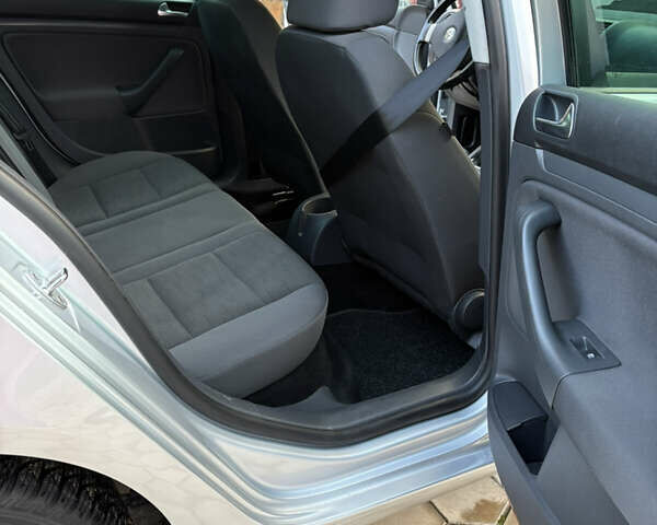 Сірий Фольксваген Гольф, об'ємом двигуна 1.6 л та пробігом 208 тис. км за 6100 $, фото 17 на Automoto.ua