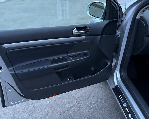 Серый Фольксваген Гольф, объемом двигателя 1.4 л и пробегом 186 тыс. км за 6000 $, фото 12 на Automoto.ua