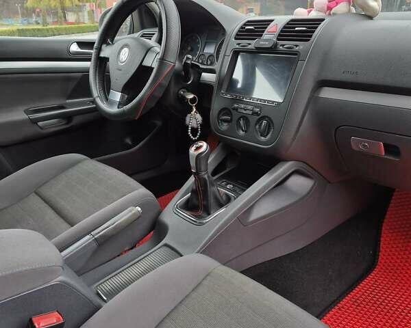 Сірий Фольксваген Гольф, об'ємом двигуна 1.6 л та пробігом 255 тис. км за 5600 $, фото 11 на Automoto.ua