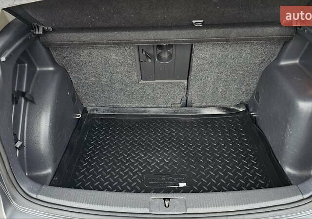 Серый Фольксваген Гольф, объемом двигателя 1.39 л и пробегом 270 тыс. км за 6000 $, фото 15 на Automoto.ua