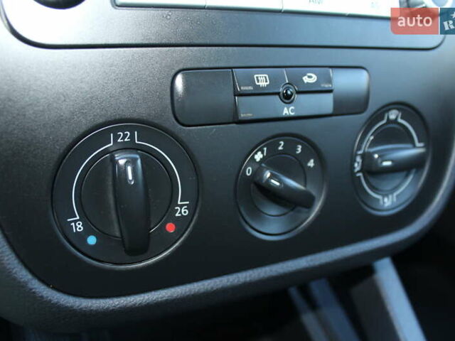 Серый Фольксваген Гольф, объемом двигателя 1.6 л и пробегом 195 тыс. км за 5890 $, фото 37 на Automoto.ua