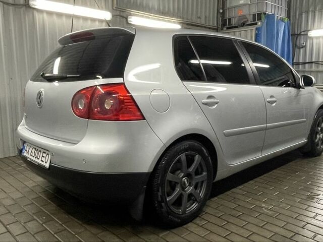 Серый Фольксваген Гольф, объемом двигателя 1.6 л и пробегом 274 тыс. км за 6250 $, фото 2 на Automoto.ua