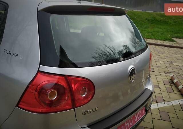 Сірий Фольксваген Гольф, об'ємом двигуна 1.6 л та пробігом 200 тис. км за 6950 $, фото 94 на Automoto.ua