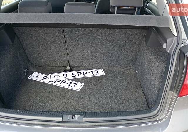 Серый Фольксваген Гольф, объемом двигателя 1.6 л и пробегом 238 тыс. км за 6300 $, фото 10 на Automoto.ua