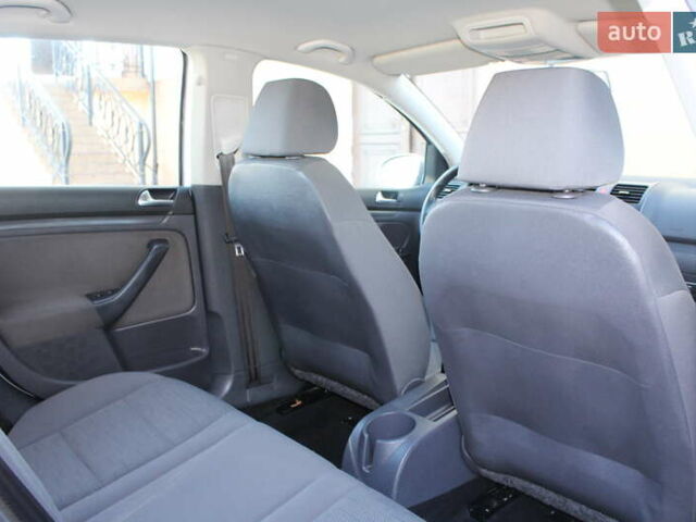 Серый Фольксваген Гольф, объемом двигателя 1.6 л и пробегом 195 тыс. км за 5890 $, фото 62 на Automoto.ua