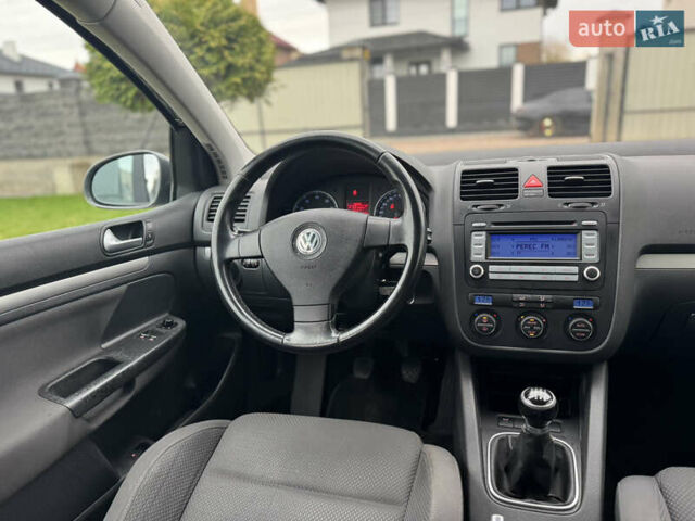 Сірий Фольксваген Гольф, об'ємом двигуна 1.6 л та пробігом 229 тис. км за 4750 $, фото 16 на Automoto.ua