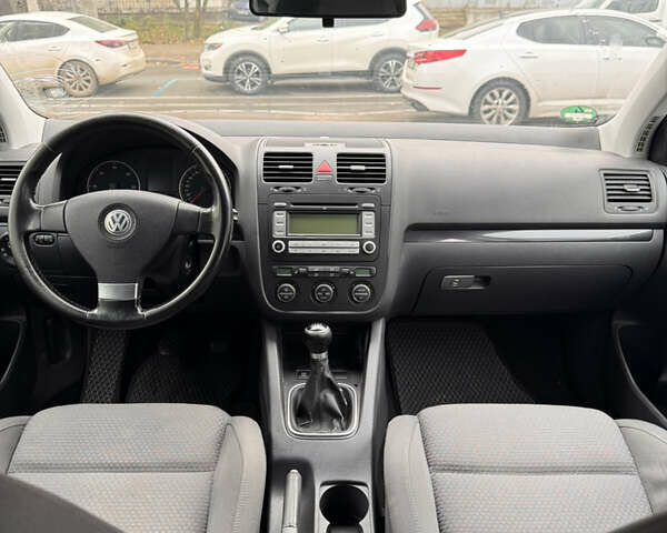 Серый Фольксваген Гольф, объемом двигателя 1.9 л и пробегом 298 тыс. км за 5600 $, фото 27 на Automoto.ua