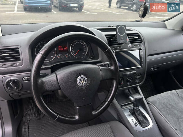 Серый Фольксваген Гольф, объемом двигателя 1.6 л и пробегом 220 тыс. км за 5800 $, фото 11 на Automoto.ua