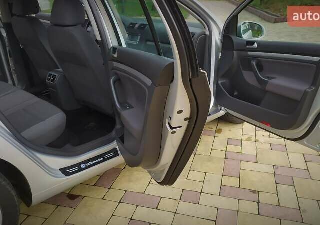 Сірий Фольксваген Гольф, об'ємом двигуна 1.6 л та пробігом 200 тис. км за 6950 $, фото 150 на Automoto.ua