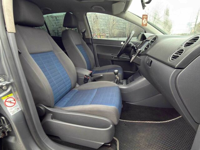 Сірий Фольксваген Гольф, об'ємом двигуна 2 л та пробігом 278 тис. км за 6700 $, фото 9 на Automoto.ua