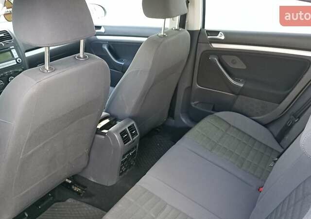 Серый Фольксваген Гольф, объемом двигателя 1.6 л и пробегом 238 тыс. км за 6300 $, фото 11 на Automoto.ua