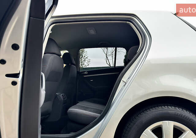 Серый Фольксваген Гольф, объемом двигателя 1.6 л и пробегом 178 тыс. км за 6556 $, фото 29 на Automoto.ua