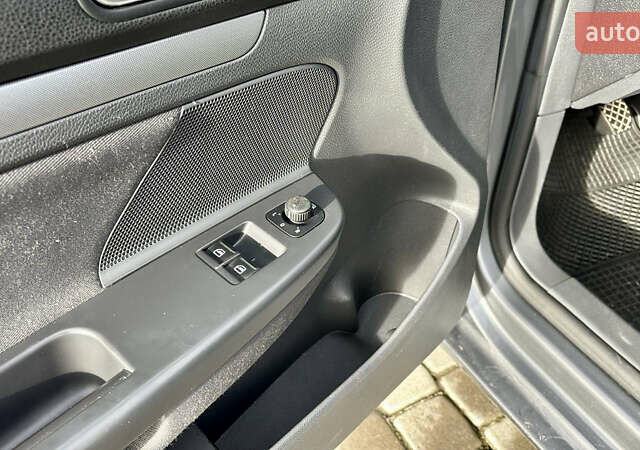 Серый Фольксваген Гольф, объемом двигателя 1.6 л и пробегом 182 тыс. км за 5999 $, фото 6 на Automoto.ua