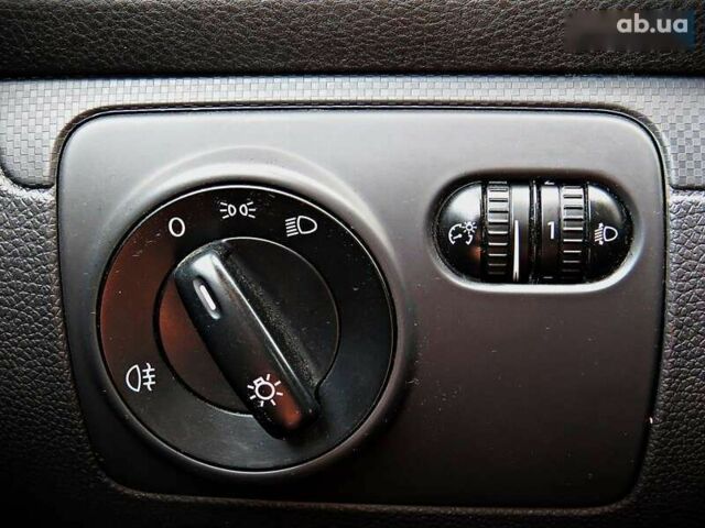 Сірий Фольксваген Гольф, об'ємом двигуна 1.6 л та пробігом 213 тис. км за 5500 $, фото 8 на Automoto.ua