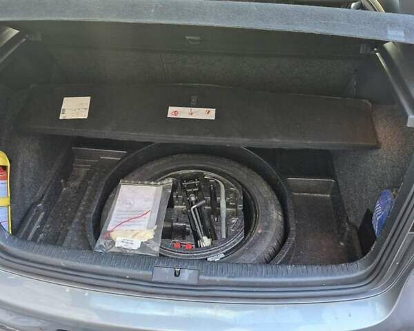 Серый Фольксваген Гольф, объемом двигателя 1.6 л и пробегом 227 тыс. км за 6500 $, фото 14 на Automoto.ua