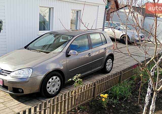 Серый Фольксваген Гольф, объемом двигателя 1.6 л и пробегом 238 тыс. км за 6300 $, фото 3 на Automoto.ua