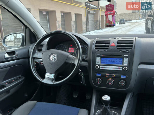 Серый Фольксваген Гольф, объемом двигателя 1.6 л и пробегом 211 тыс. км за 6199 $, фото 24 на Automoto.ua