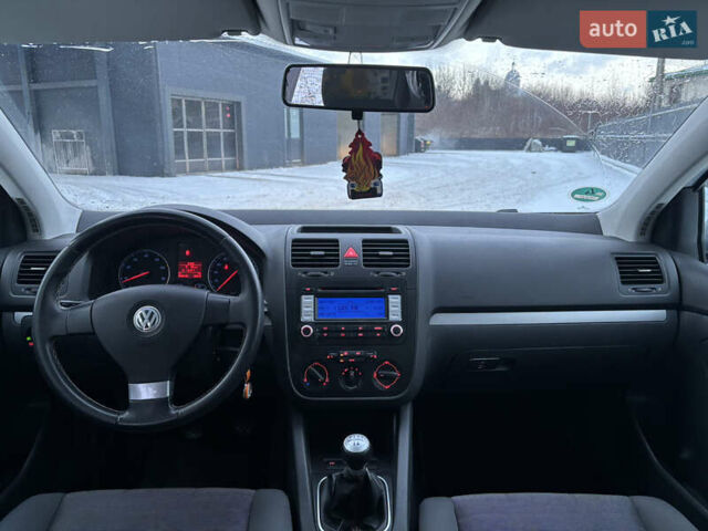 Серый Фольксваген Гольф, объемом двигателя 1.4 л и пробегом 209 тыс. км за 5650 $, фото 30 на Automoto.ua