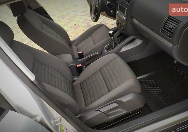 Сірий Фольксваген Гольф, об'ємом двигуна 1.6 л та пробігом 200 тис. км за 6950 $, фото 125 на Automoto.ua