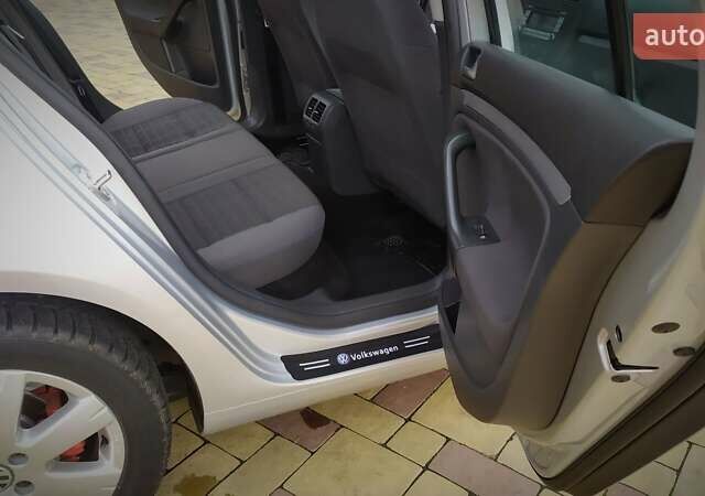 Сірий Фольксваген Гольф, об'ємом двигуна 1.6 л та пробігом 200 тис. км за 6950 $, фото 151 на Automoto.ua