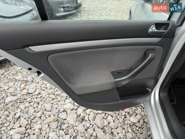Сірий Фольксваген Гольф, об'ємом двигуна 1.6 л та пробігом 205 тис. км за 7100 $, фото 21 на Automoto.ua