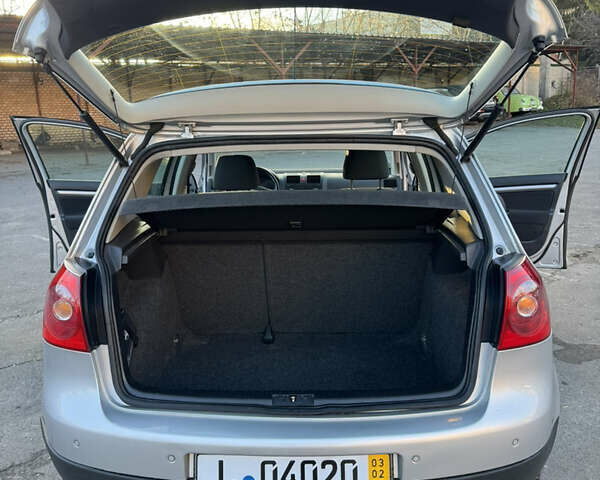 Серый Фольксваген Гольф, объемом двигателя 1.6 л и пробегом 240 тыс. км за 5850 $, фото 28 на Automoto.ua