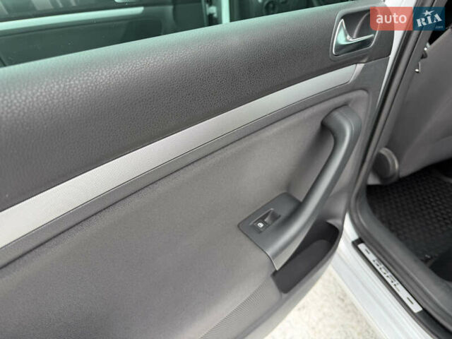 Серый Фольксваген Гольф, объемом двигателя 1.6 л и пробегом 213 тыс. км за 5999 $, фото 24 на Automoto.ua