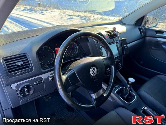 Серый Фольксваген Гольф, объемом двигателя 1.9 л и пробегом 27200 тыс. км за 5900 $, фото 7 на Automoto.ua