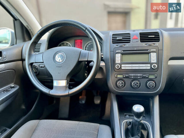 Сірий Фольксваген Гольф, об'ємом двигуна 1.4 л та пробігом 185 тис. км за 6450 $, фото 107 на Automoto.ua