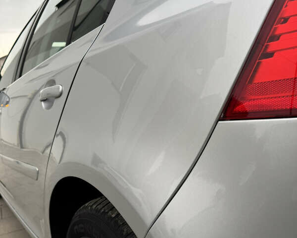 Серый Фольксваген Гольф, объемом двигателя 1.6 л и пробегом 209 тыс. км за 5599 $, фото 12 на Automoto.ua