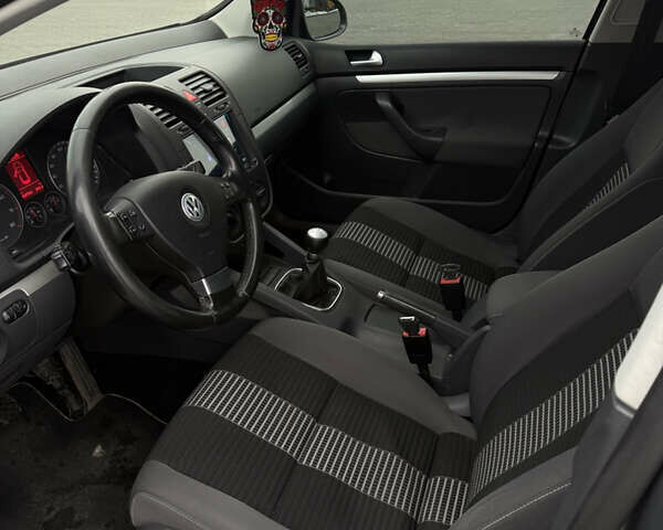 Серый Фольксваген Гольф, объемом двигателя 1.39 л и пробегом 258 тыс. км за 7300 $, фото 4 на Automoto.ua