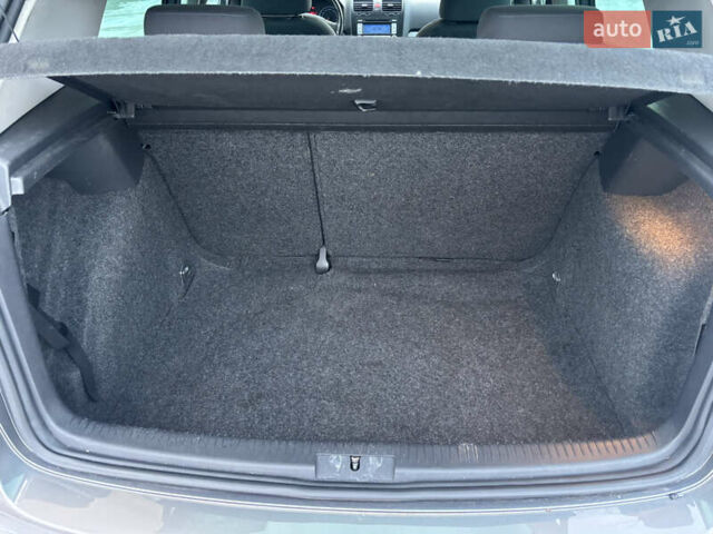 Серый Фольксваген Гольф, объемом двигателя 1.6 л и пробегом 211 тыс. км за 6199 $, фото 22 на Automoto.ua