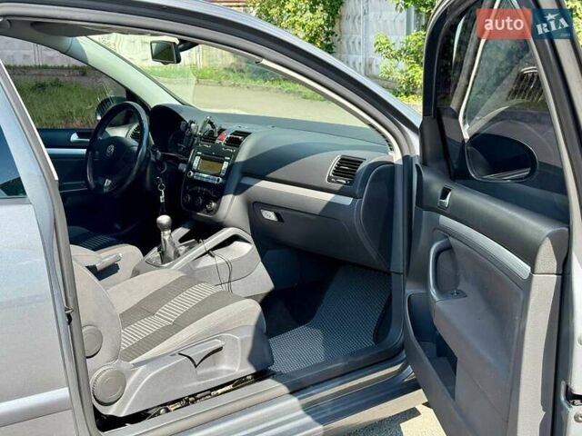 Сірий Фольксваген Гольф, об'ємом двигуна 1.39 л та пробігом 240 тис. км за 6200 $, фото 14 на Automoto.ua
