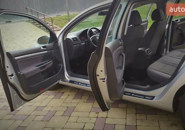 Сірий Фольксваген Гольф, об'ємом двигуна 1.6 л та пробігом 200 тис. км за 6950 $, фото 143 на Automoto.ua
