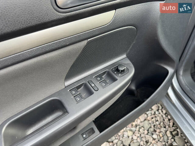 Серый Фольксваген Гольф, объемом двигателя 1.6 л и пробегом 154 тыс. км за 6200 $, фото 11 на Automoto.ua