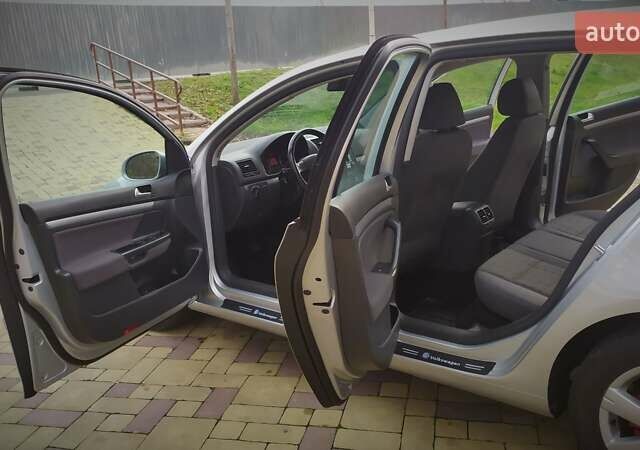 Сірий Фольксваген Гольф, об'ємом двигуна 1.6 л та пробігом 200 тис. км за 6950 $, фото 158 на Automoto.ua