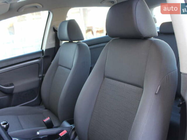 Серый Фольксваген Гольф, объемом двигателя 1.6 л и пробегом 195 тыс. км за 5890 $, фото 50 на Automoto.ua