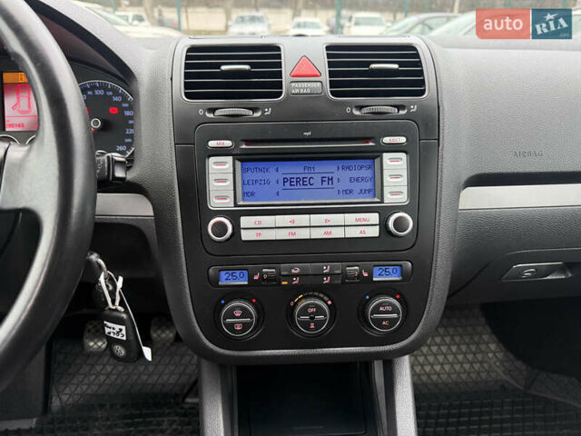 Сірий Фольксваген Гольф, об'ємом двигуна 1.6 л та пробігом 205 тис. км за 7100 $, фото 14 на Automoto.ua